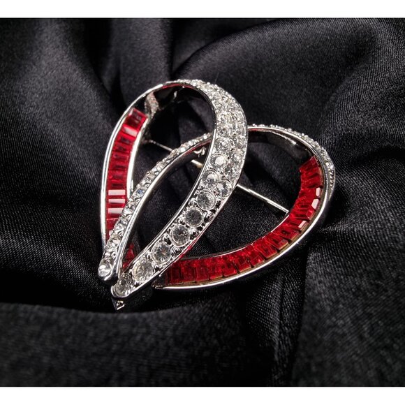 Vintage Nolan Miller Red & Clear Crystal Rhinestone Heart Brooch Pin - Picture 3 of 5
